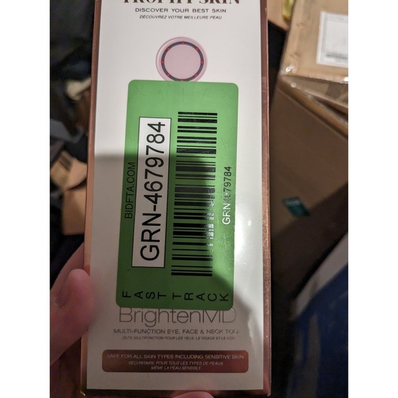 NEW Trophy Skin BrightenMD 4-In-1 Portable Microcurrent Facial Device Redlight - Picture 3 of 3